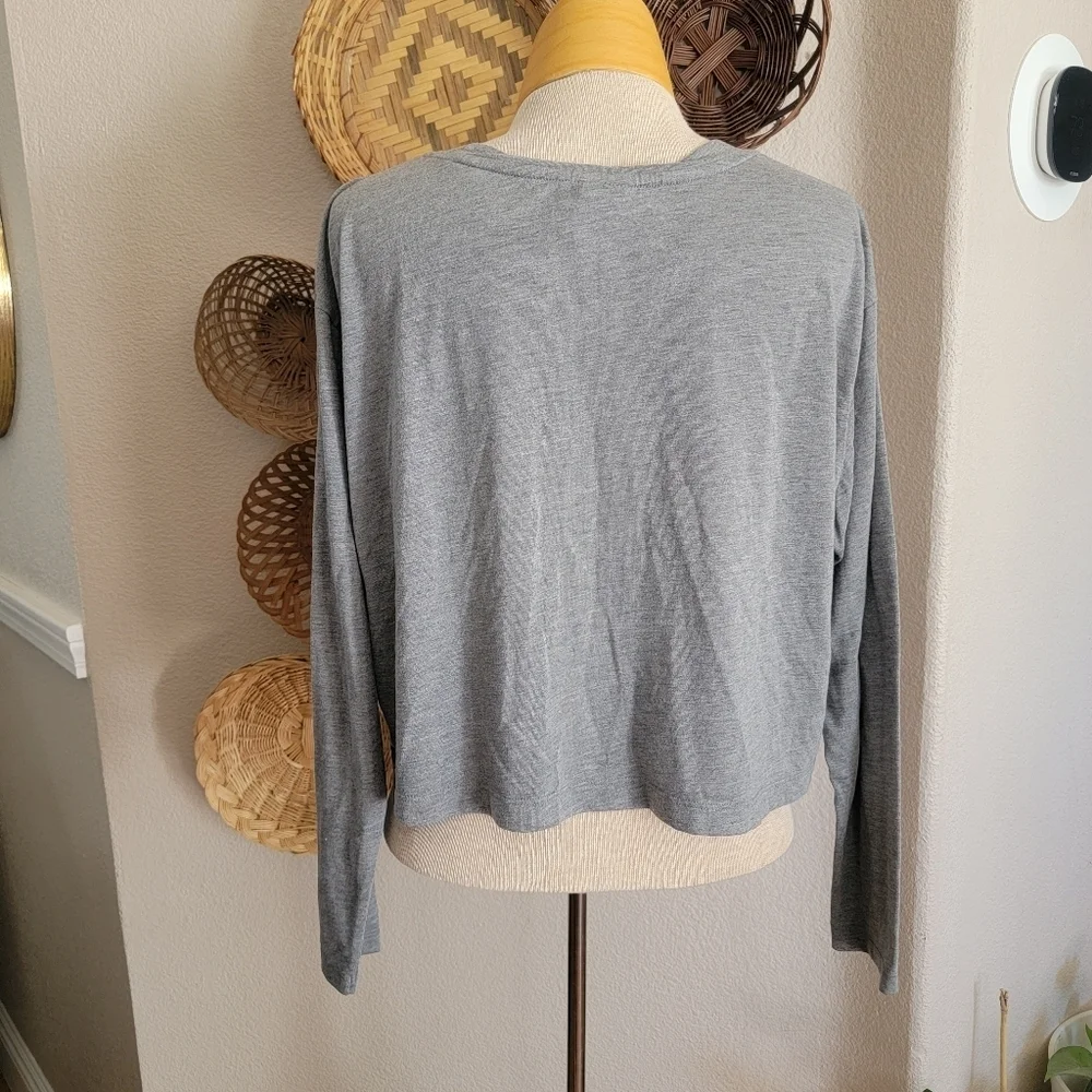 Nike Women's Black and Gray Long Sleeve Crop Tee SZ XL